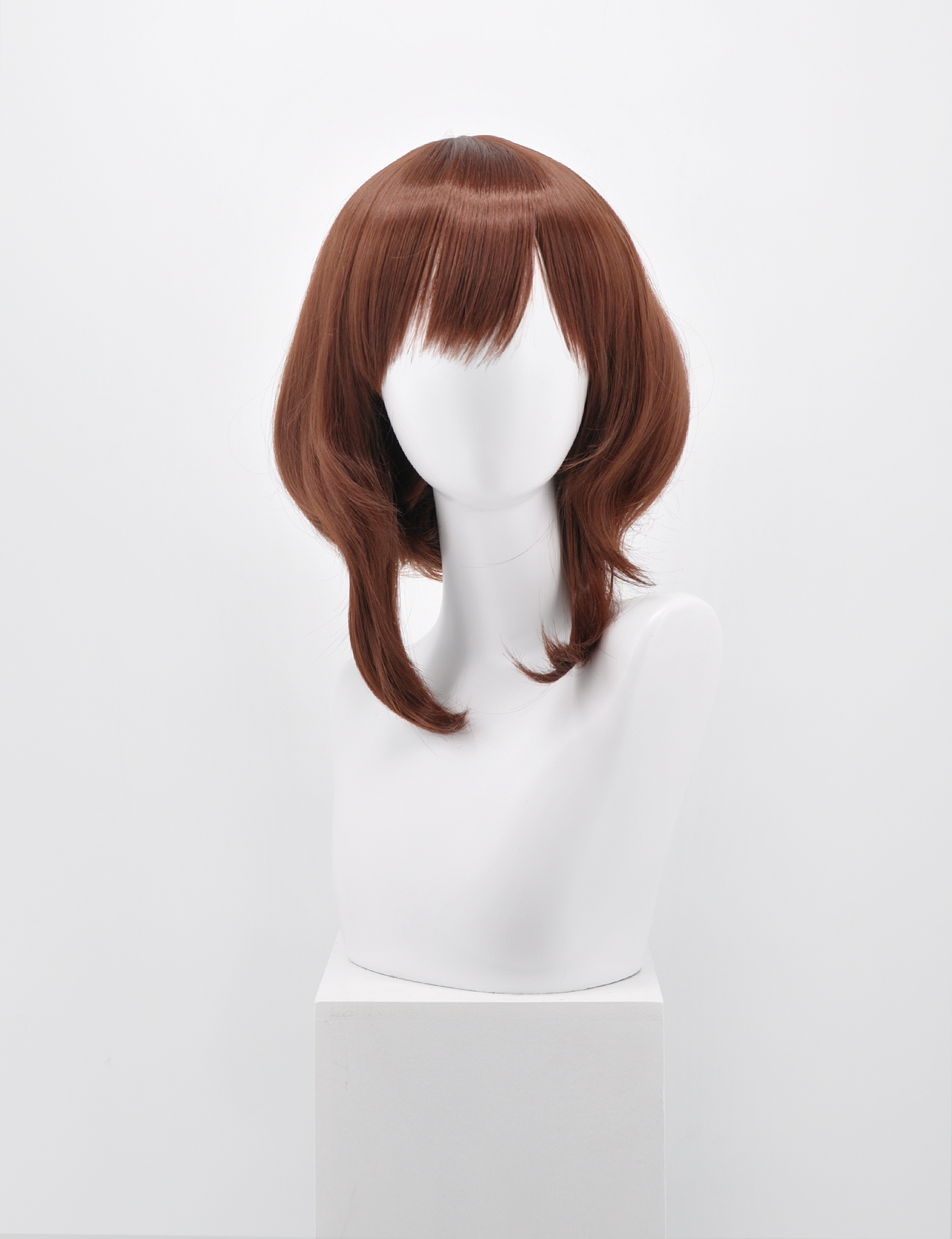 SHORT BROWN WIG