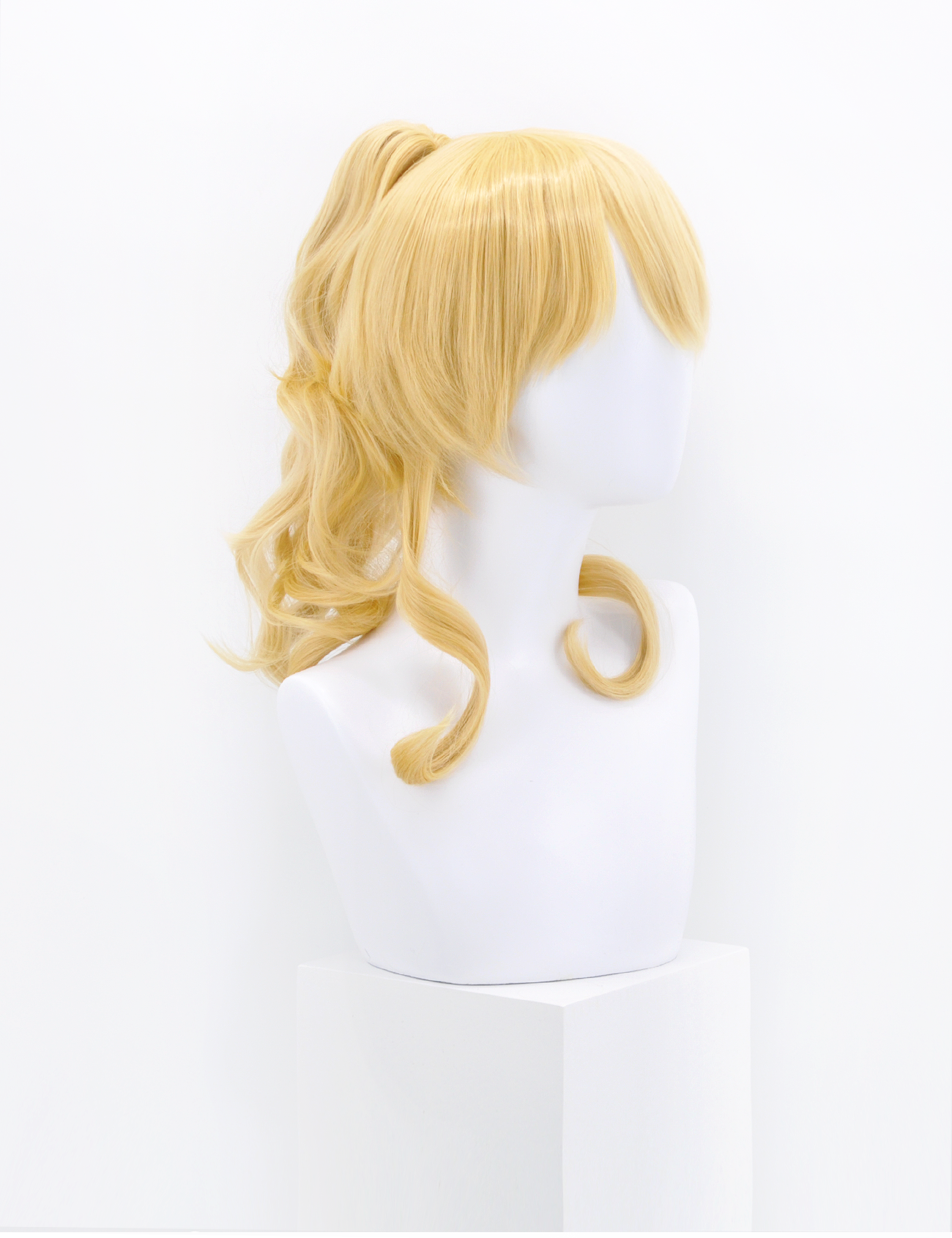 BLOND WIG WITH PONY