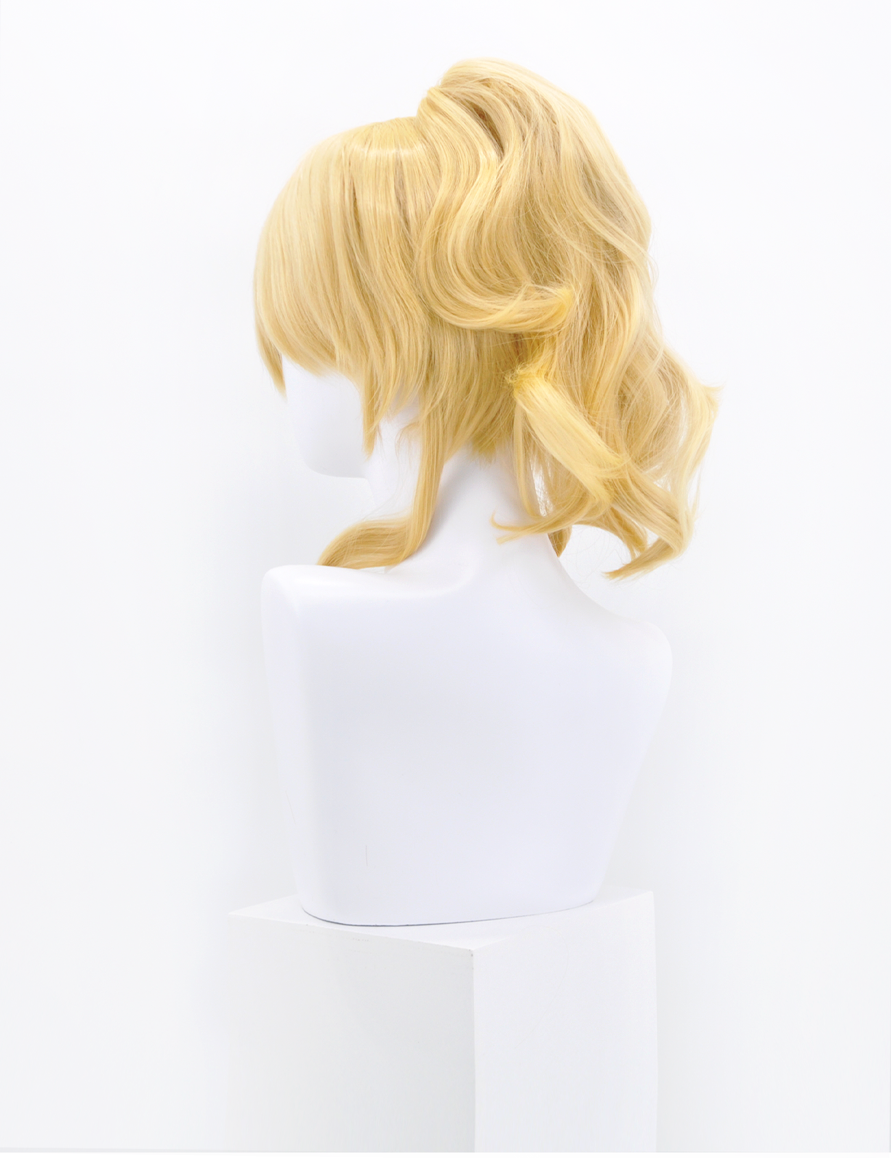 BLOND WIG WITH PONY