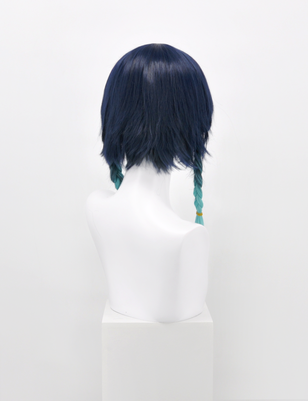 SHORT WIG WITH BRAIDS