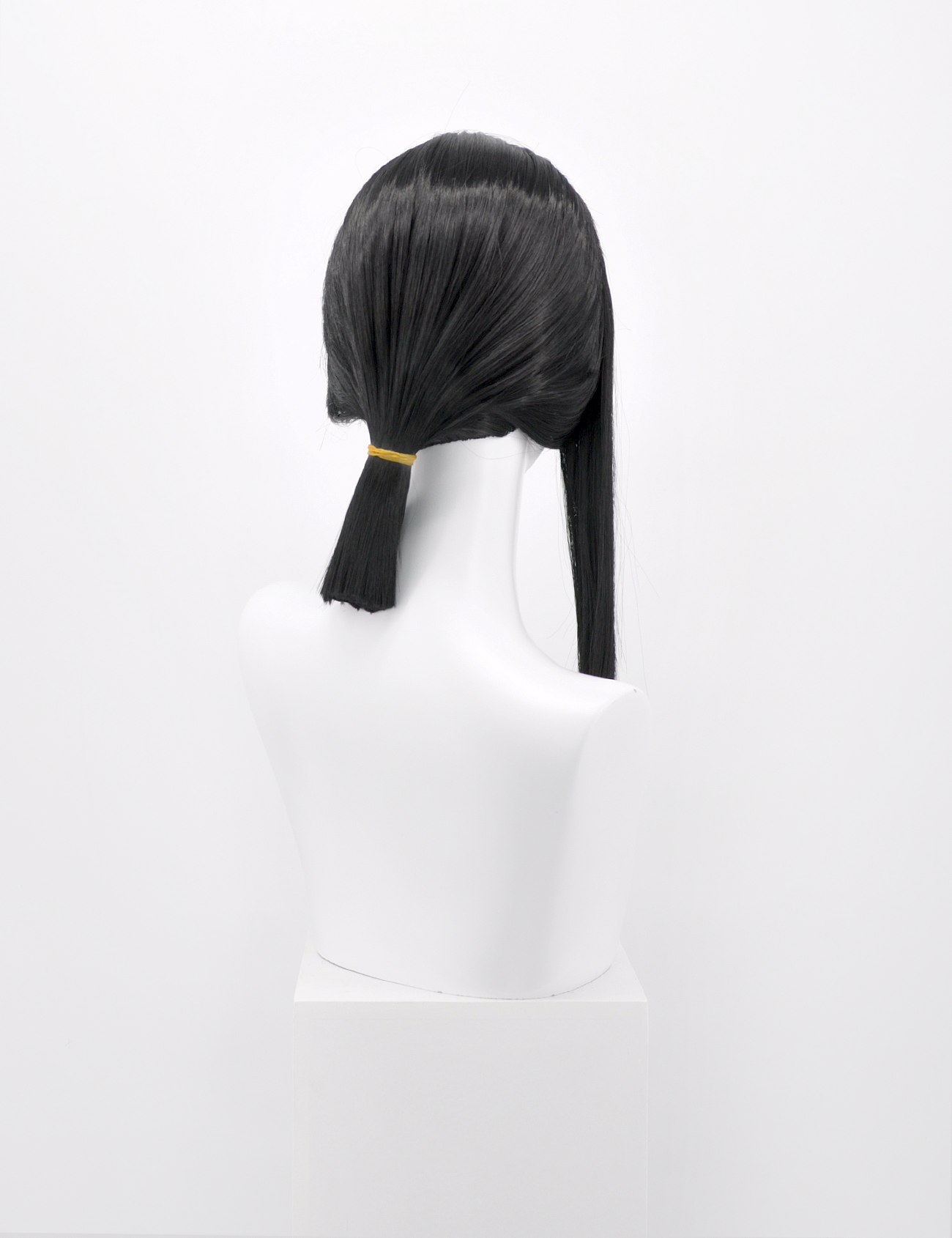 BLACK WIG WITH LOW PONY