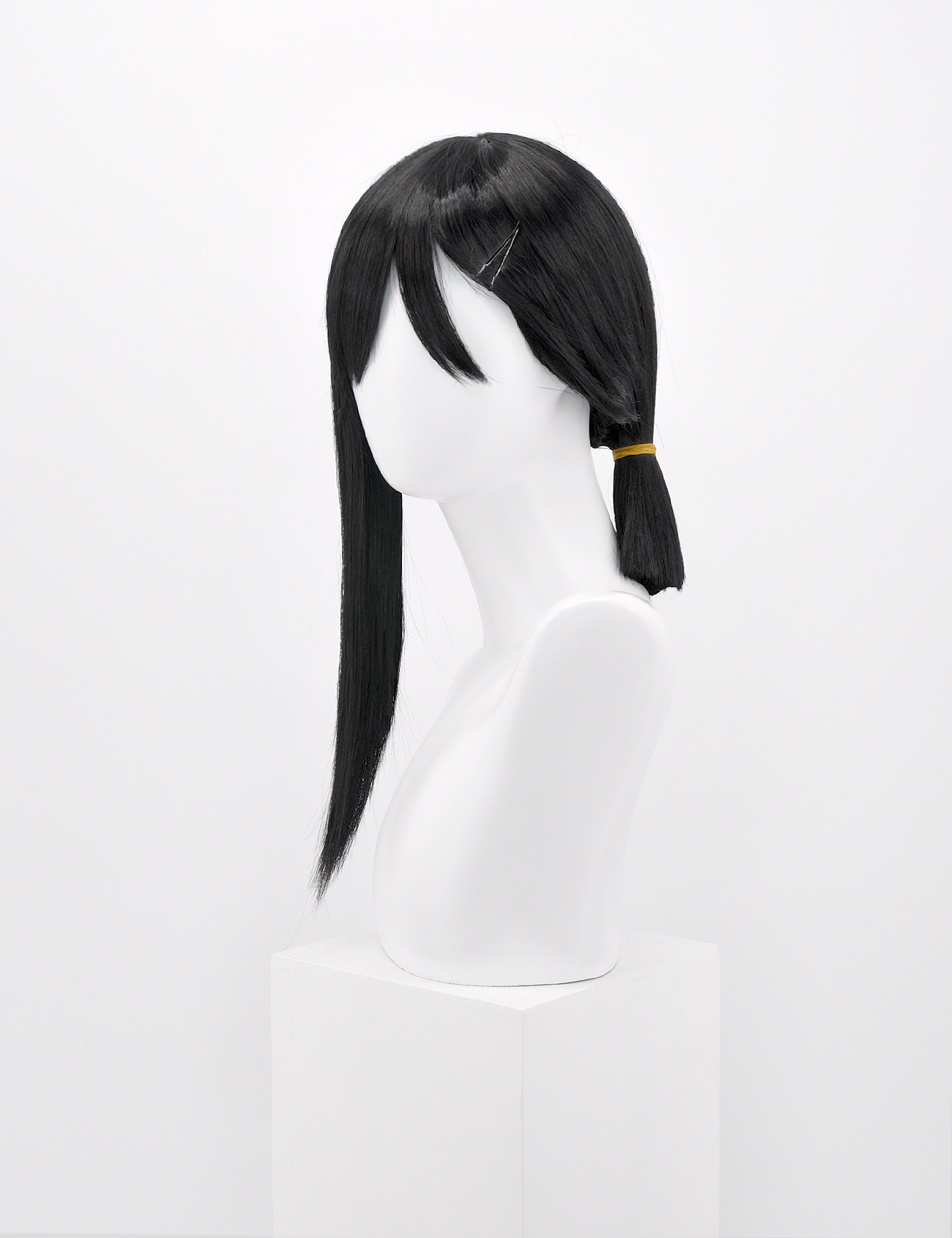 BLACK WIG WITH LOW PONY