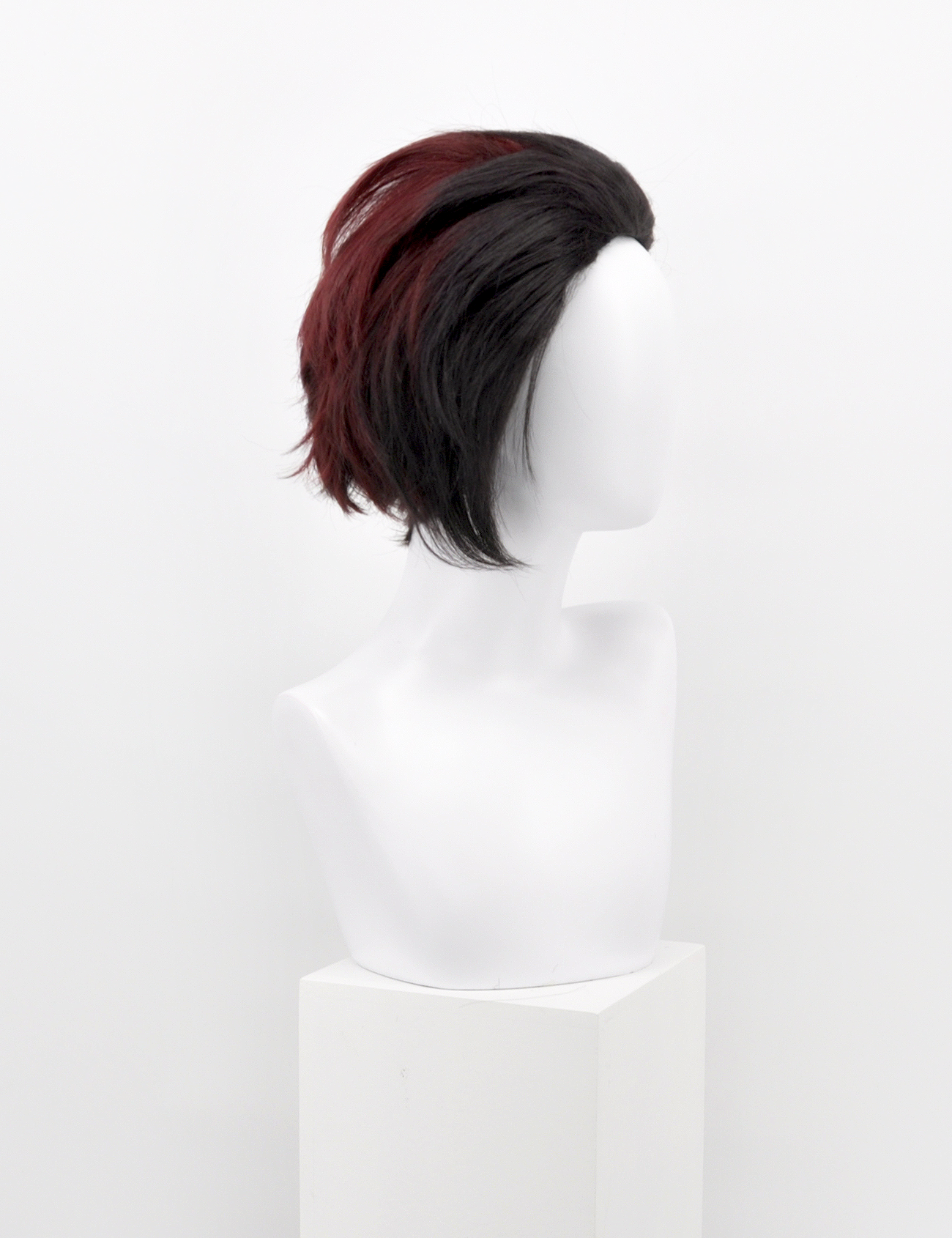 SHORT RED/BLACK WIG