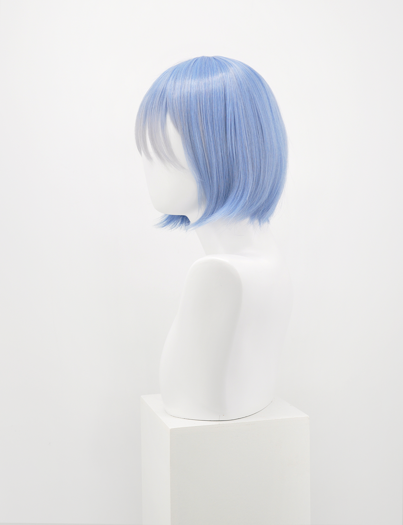 SHORT BLUE WIG WITH FRINGE