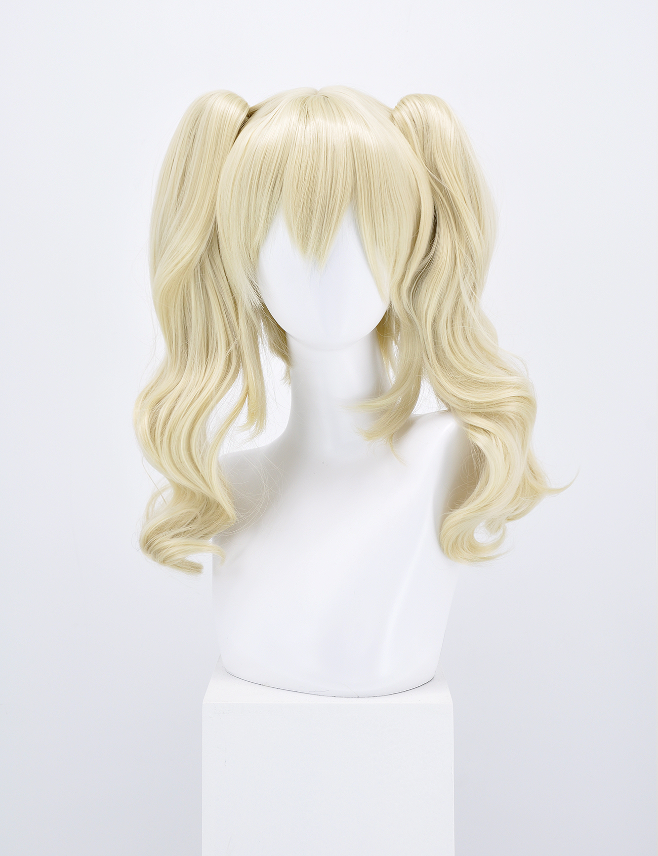 BLOND WIG WITH PONIES