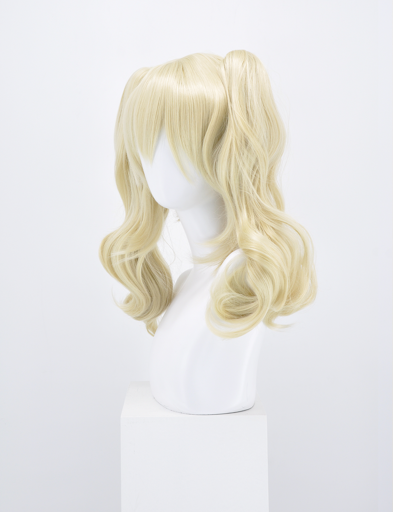 BLOND WIG WITH PONIES