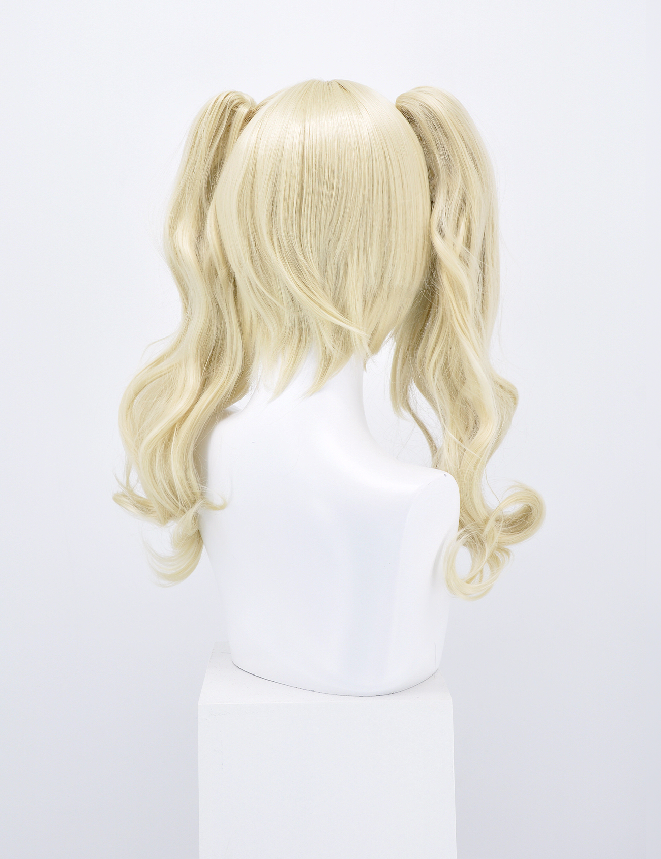 BLOND WIG WITH PONIES