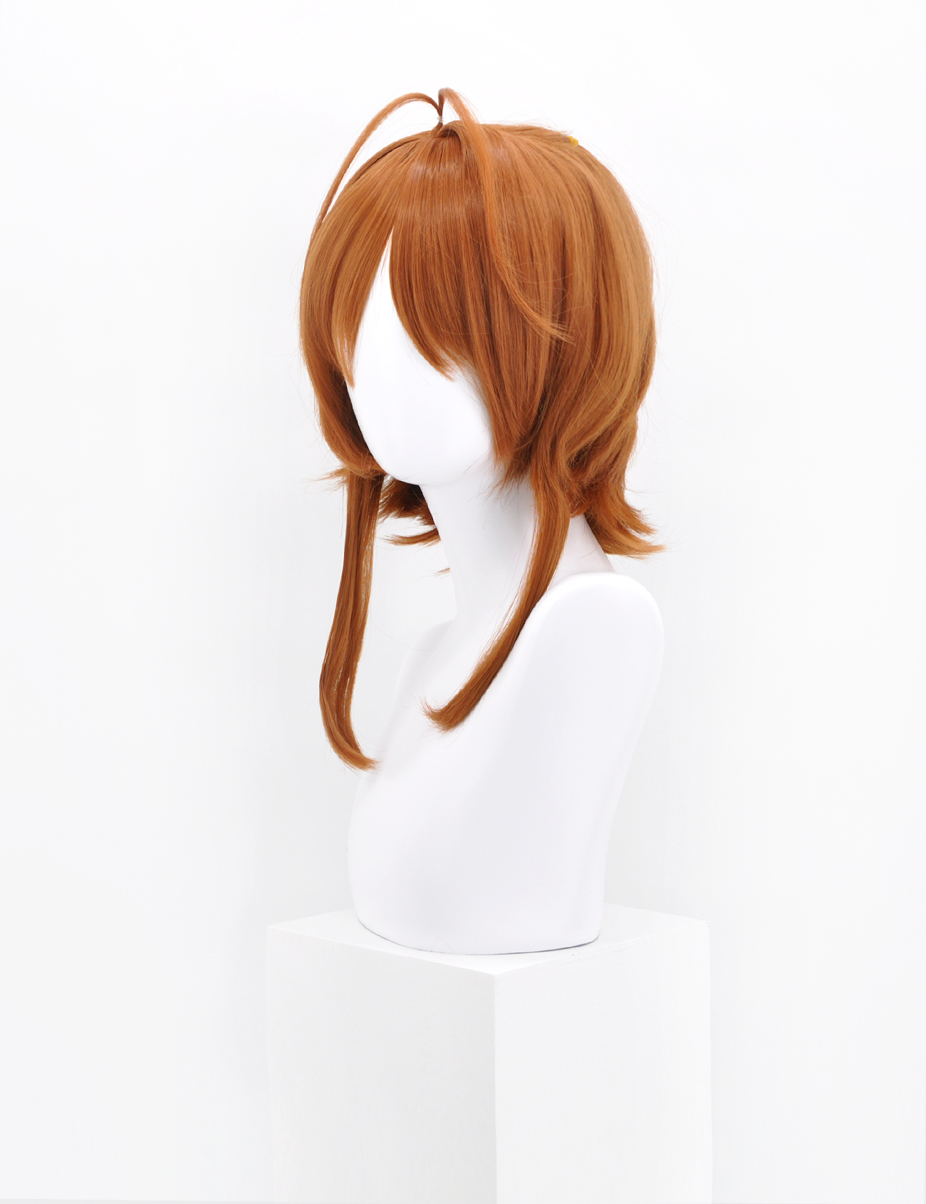 SHORT BROWN WIG WITH LOCKS