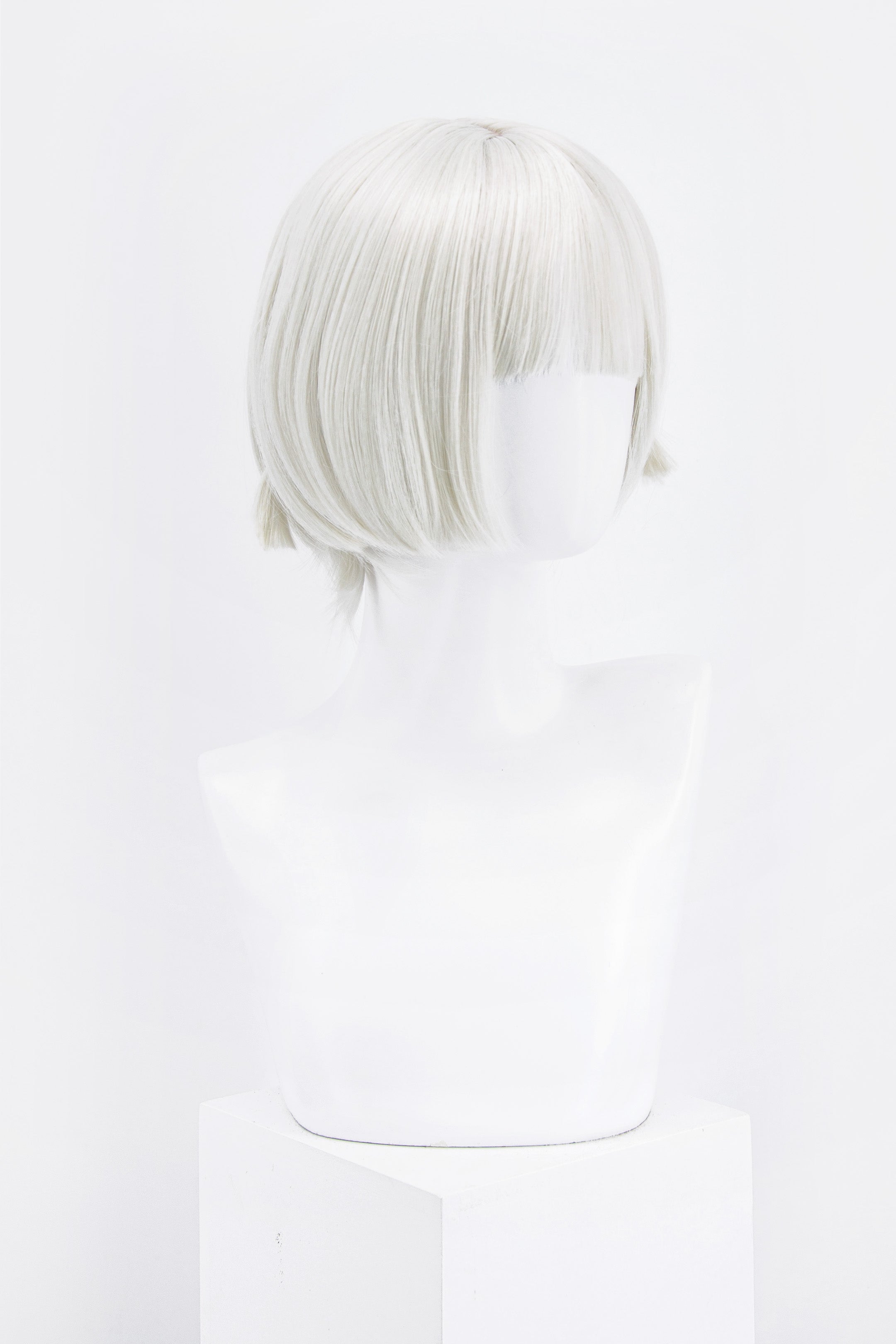 SHORT WHITE WIG